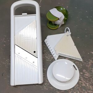Bundle of Mandoline fruit and vegetable slicer with 3  blades & garlic mincer.